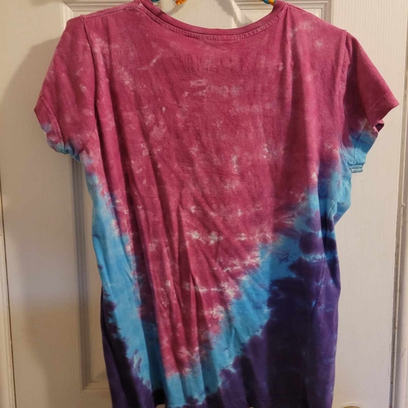 3/$30 Tootsie Roll Pop. Short sleeve T. Get your bubble on 🫧 - Picture 2 of 3